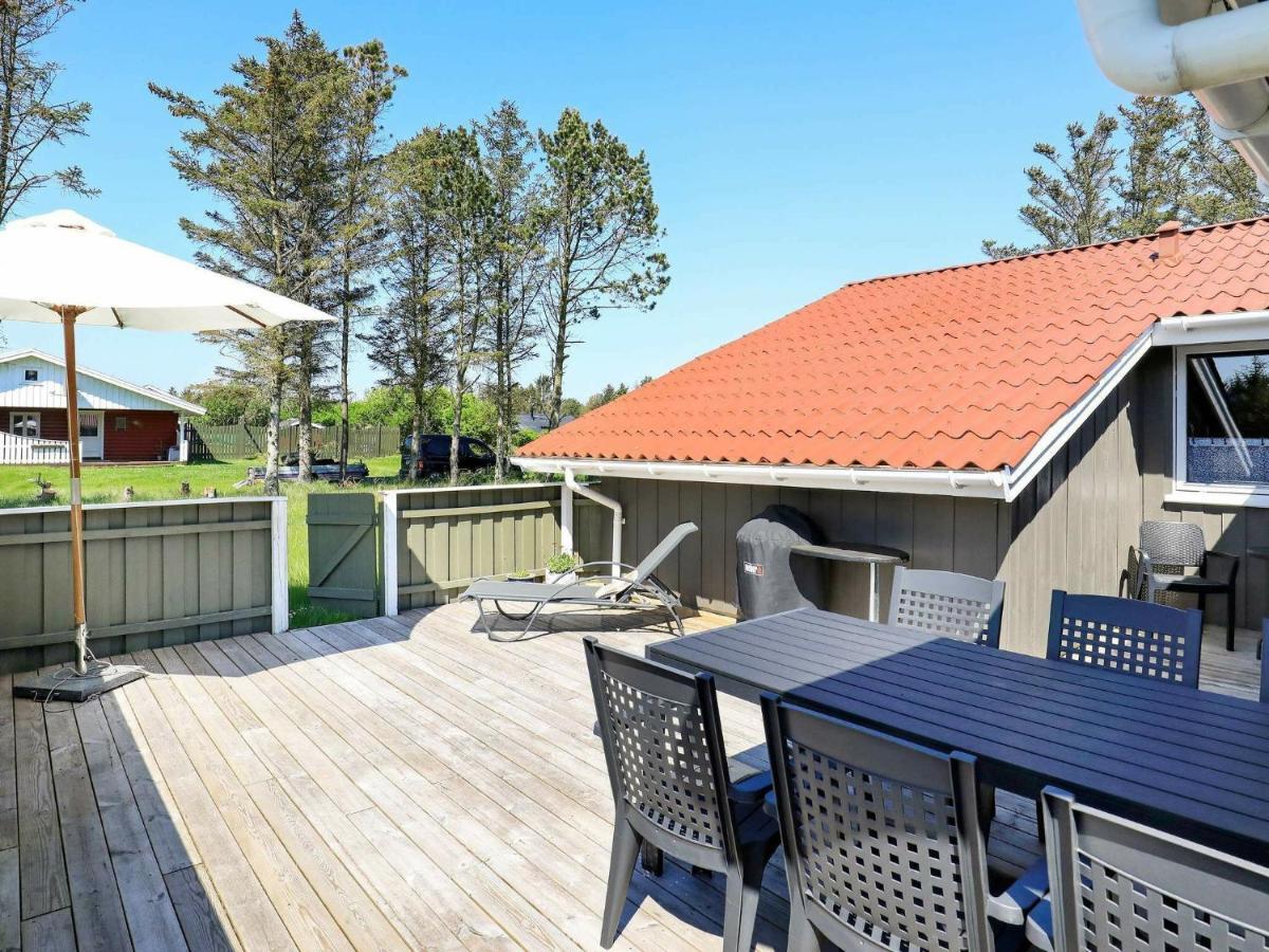 Holiday Home Lokken X Экстерьер фото